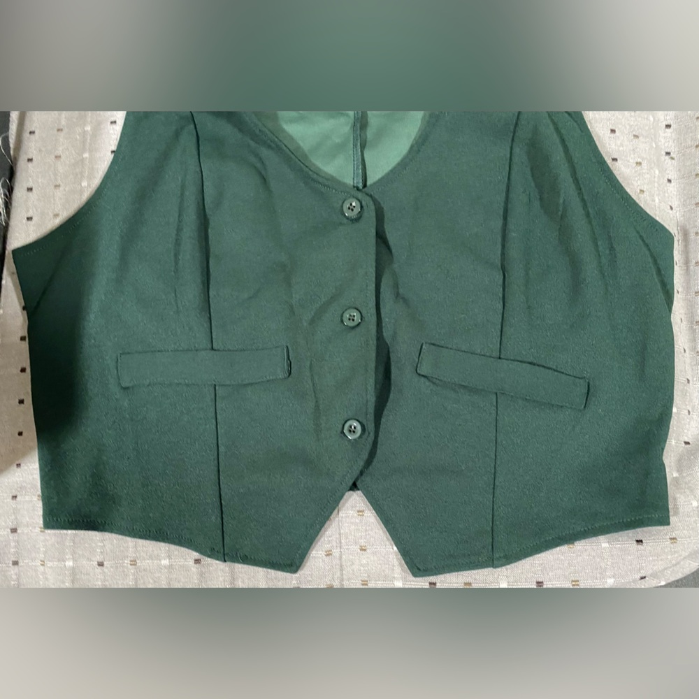 ⭐️Women's Dark Green Buttoned Vest
Size L - Picture 6 of 15